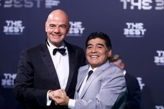 Maradona oznámil, že bude pracovat pro FIFA