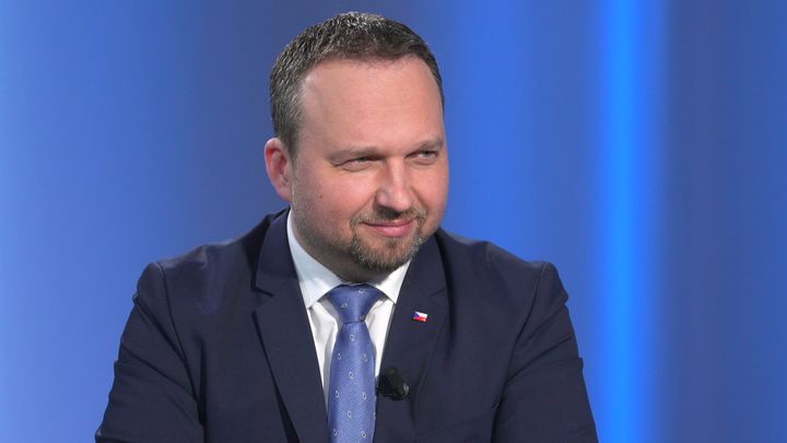 Rom s pivem a zneužívání dávek. Jurečkův instagramový přešlap kritizují lídři stran