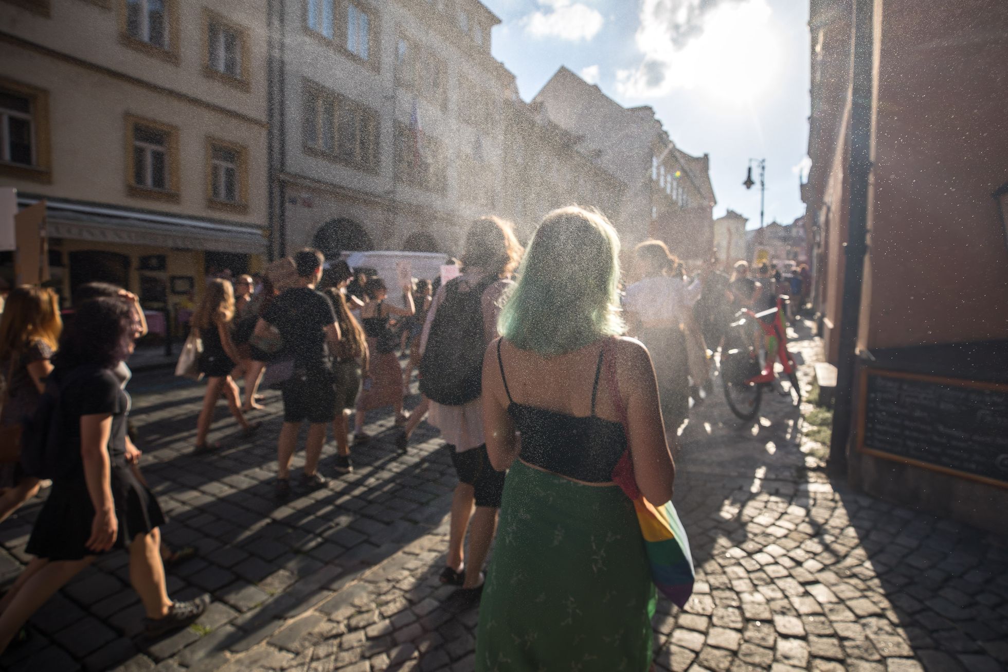 Pochod Amnesty International proti rozhodnutí amerického nejvyššího soudu v otázce potratů