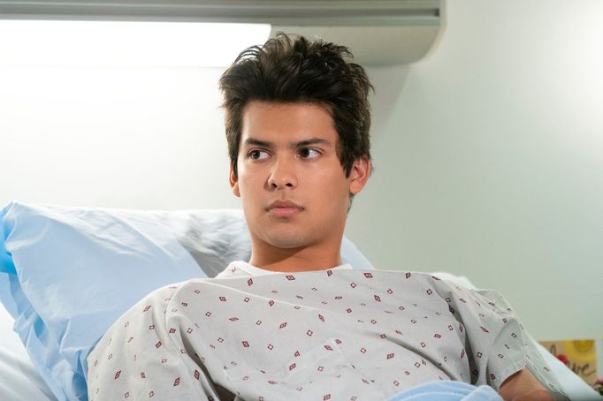 Xolo Maridueña v roli Miguela Diaze.