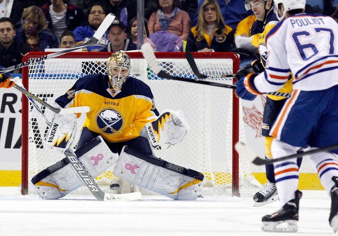 NHL: Edmonton Oilers vs. Buffalo Sabres (Michal Neuvirth)