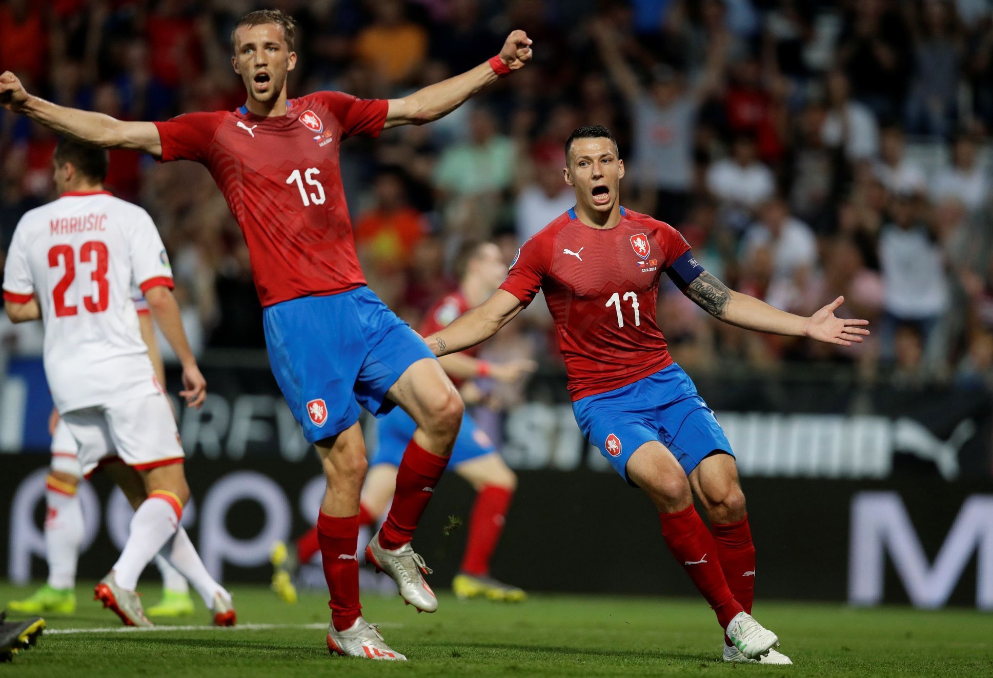Tomáš Souček a Marek Suchý slaví v kvalifikaci ME 2020 Česko - Černá Hora.: