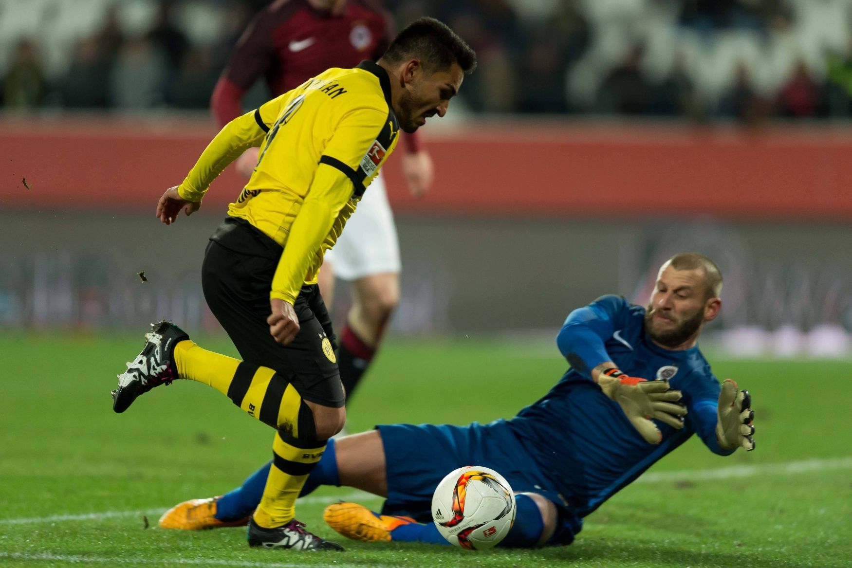 David Bičík v utkání proti Borussii Dortmund