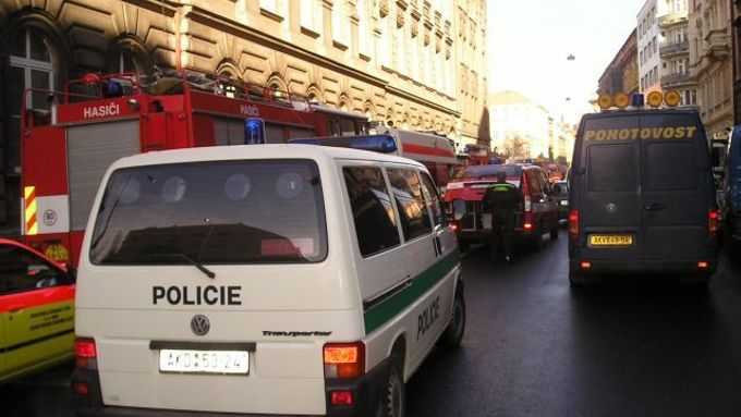 Policie tentokrát s pyrotechniky zajistila smíchovské nádraží (ilustrační foto).