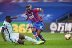 Mourinho mu nadával, teď po něm touží. Kritizovaný bek skluzem roku zachránil Chelsea