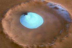 NASA: Máme důkaz, že na Marsu je voda