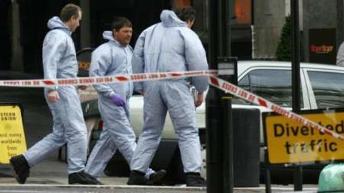 V červnu zneškodnila londýnská policie bomby nastražené v automobilech v centru města.