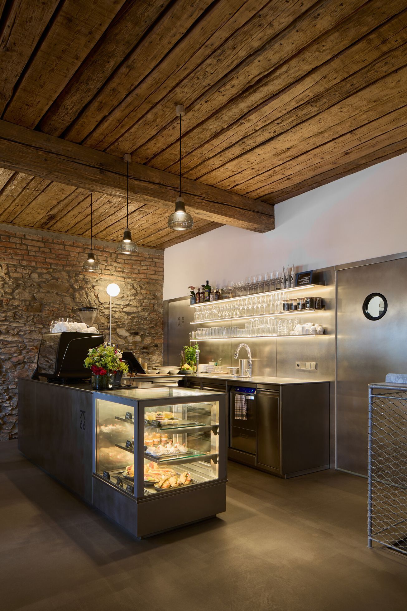 dům s kavárnou, domek, dům, kavárna, jóga, studio, přestavba, realizace, architektura