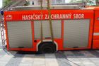 Vůz se zřítil ze srázu, čtyři mladíci lehce zraněni