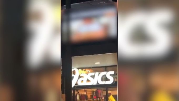 Porno na obří obrazovce. Hackeři napadli obchod v Aucklandu
