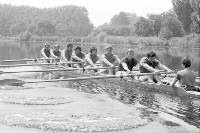 Karel MEJTA, Josef NEŠTICKÝ, Josef PLAMÍNEK, ŠVEC, Václav MLS, Pavel KONVIČKA, Miroslav VRAŠTIL, Lubomír ZAPLETAL, Jiří PTÁK, sportovec, osma, osmiveslice