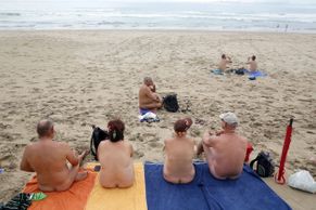 Foto: Na těchto plážích plavky nepotřebujete. Nudisté mají svůj kout v Řecku i JAR