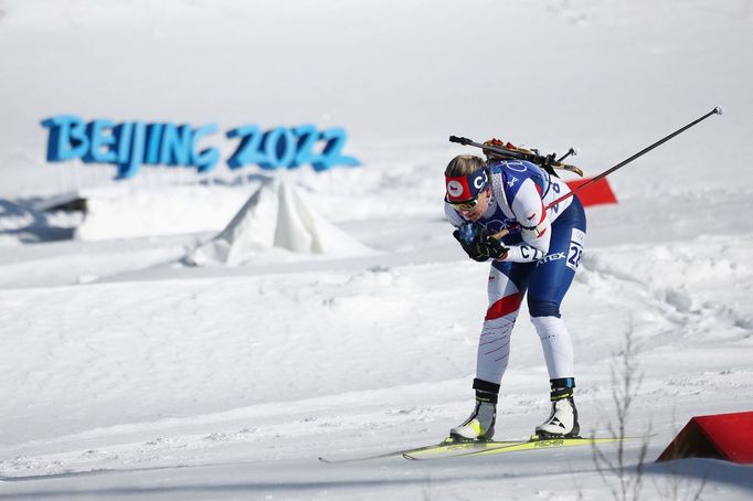 Lucie Charvátová v hromadném závodě na 12,5 km na ZOH 2022 v Pekingu