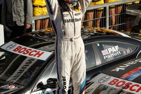 FOTO: Nervydrásající finiš DTM ovládl nováček BMW
