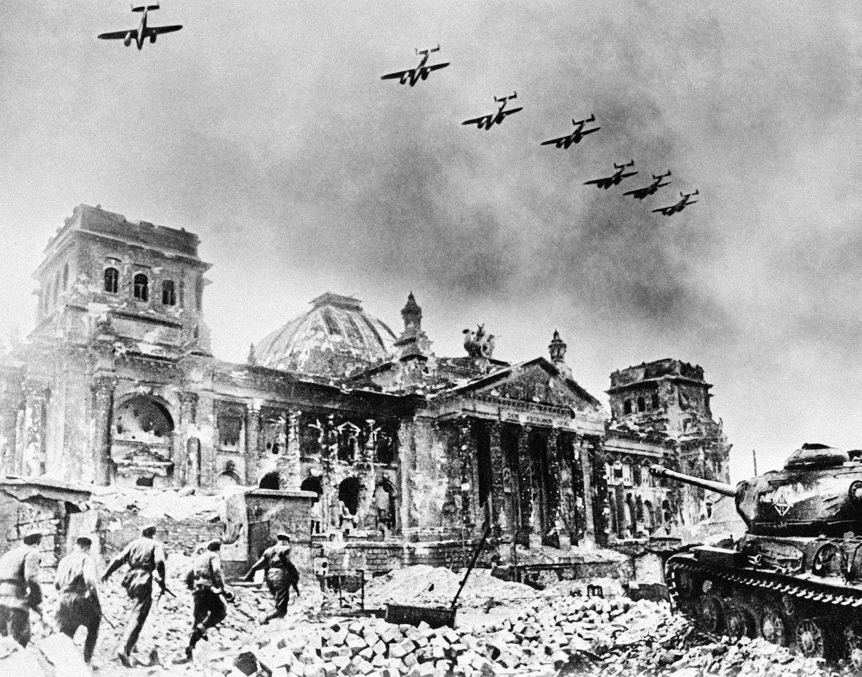 Jednorázové užití / Fotogalerie Bitva o Berlín 1945 / Profimedia