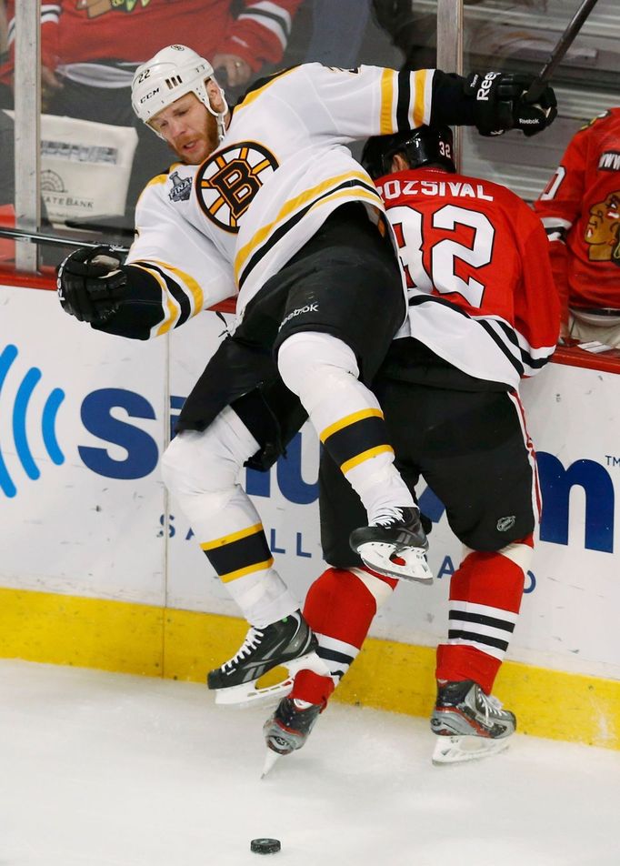 Boston Bruins' Shawn Thornton (L) checks Chicago Blackhawks' Michal Rozsival during the first period in Game 2 of their NHL Stanley Cup Finals hockey series in Chicago, I