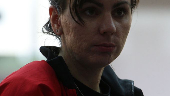 Česká střelkyně Lenka Marušková během střelby ze vzduchové pistole ne OH 2012 v Londýně.