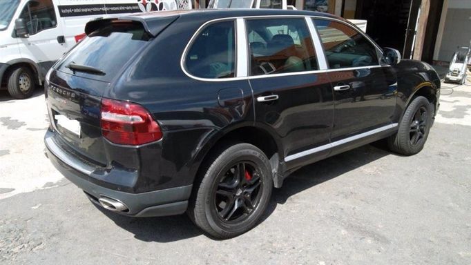 Porsche Cayenne nabízela finanční správa za 312 400 korun. Ačkoliv je cena na trhu obvykle mnohem vyšší, zájemce se v prosincové dražbě nenašel.