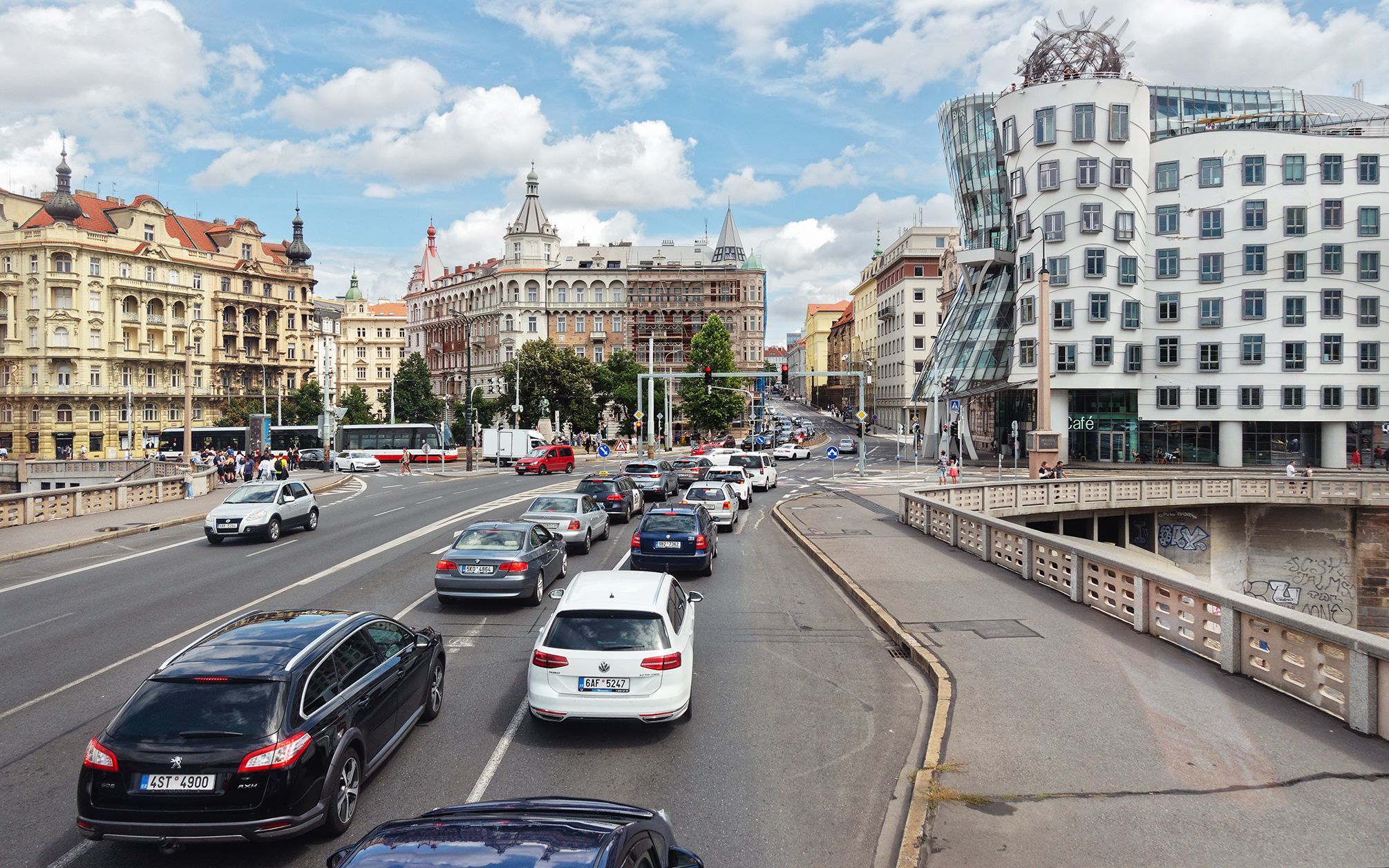 Praha viděná z Hop On busu: krásné památky, Kafka, pivo, rum i sexshopy