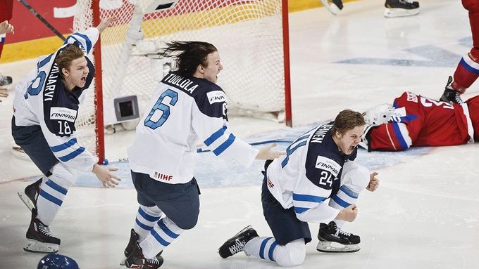 Finové jásají po rozhodující brance Kasperiho Kapanena.