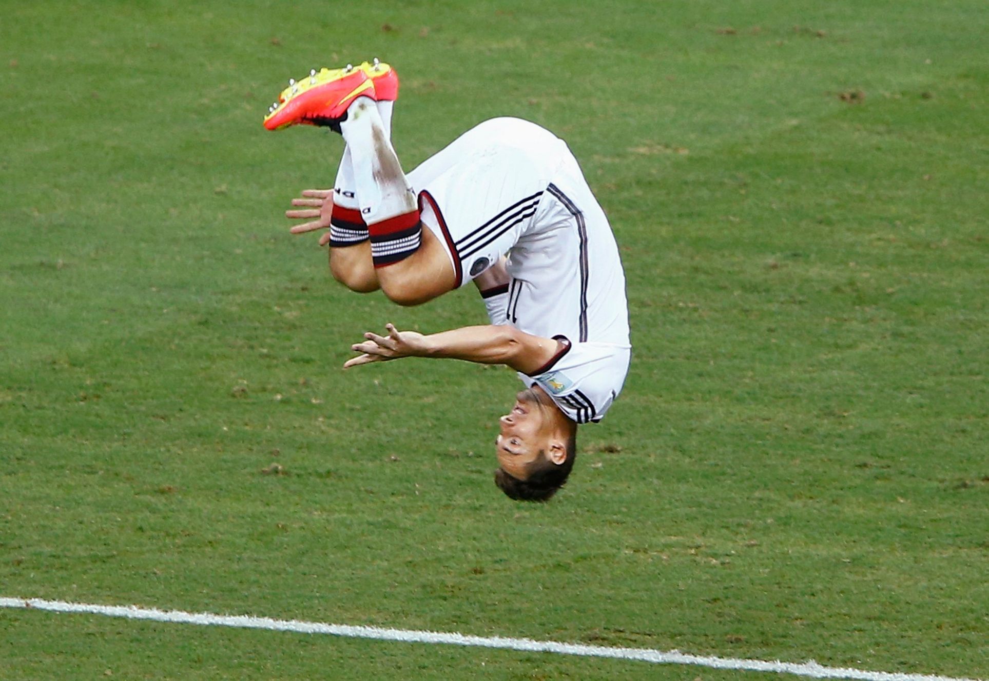 Miroslav Klose z Německa slaví gól na MS proti Ghaně