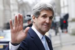 Kerry nečekaně v Iráku, žádá kontrolu íránských letadel