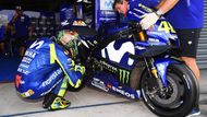 Nejvíce ověnčeným vyzyvatelem 25letého Španěla bude miláček publika Valentino Rossi. Ten bude letos znovu útočit na desátý titul šampiona, ale sám přiznal, že před Yamahou je ještě hodně práce. Mimochodem, 39letý "Doktor" je nejstarším jezdcem závodního pole a právě ve čtvrtek podepsal novou smlouvu až do konce roku 2020.