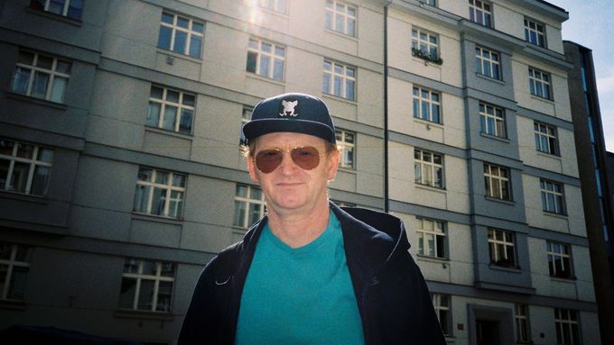 Ventolin alias David Doubek si udržuje image úsměvně šíleného „disco vědátora“.
