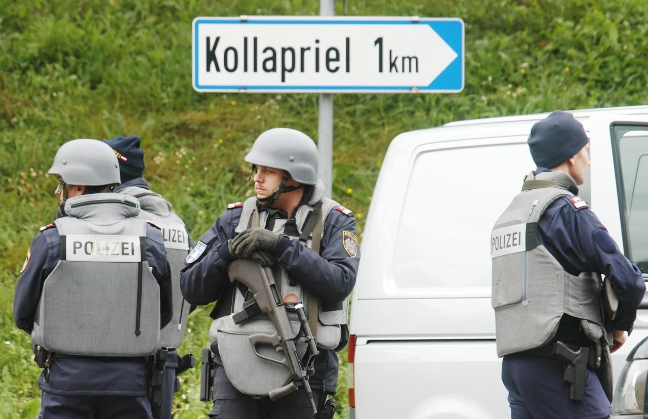Rakouský pytlák zastřelil 4 lidi a zabarikádoval se
