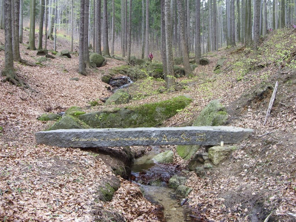 Pomník Achima Šipla, Bílý Potok / RH Faktor (2016)