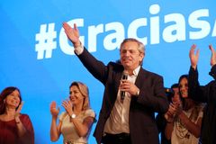 Prezidentem Argentiny se stal Albert Fernández ze středolevé opozice