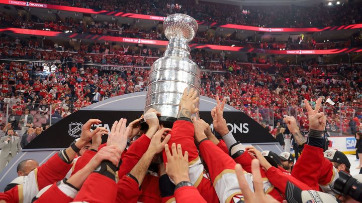 Florida začne doma proti Chicagu. Americkou sezonu NHL odstartují tři duely; Zdroj foto: Reuters