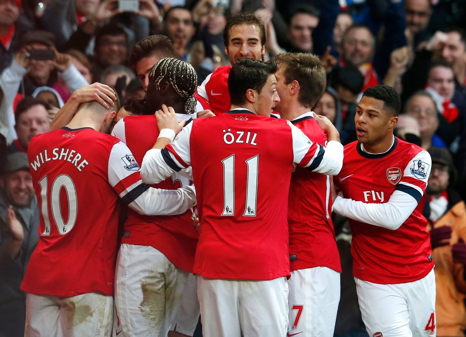 Arsenal se raduje z branky Santiho Cazorly