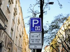 Vyhrazené parkování pro elektroauta není vymahatelné, pokud na nich zastaví někdo neoprávněně.