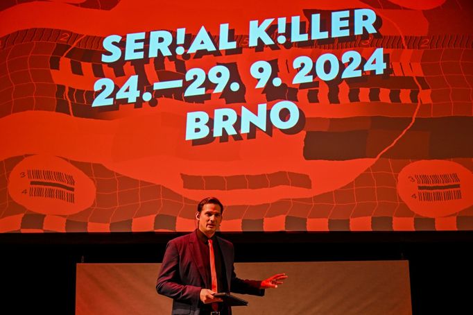 Na snímku z úterního zahájení festivalu Serial Killer je moderátor Martin Čermák.