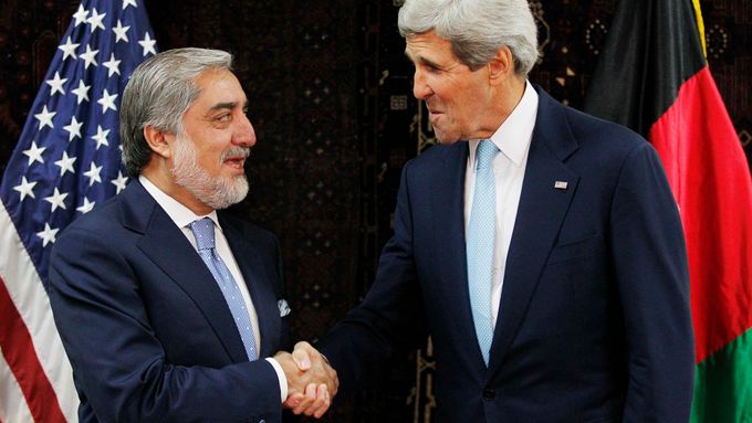 John Kerry a Abdulláh Abdulláh.