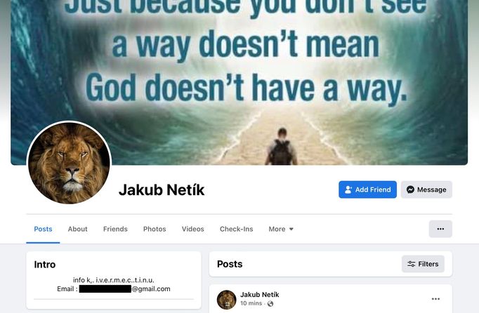 Jakub Netík zájemce o odčervovadlo odkazuje na e-mail na svém Facebooku. Obratem zasílá ceník i číslo účtu s variabilním symbolem.