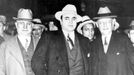 Americký gangster Al Capone, který patřil mezi nechvalně známé vězně Alcatrazu. Fotografie pořízená v roce 1929