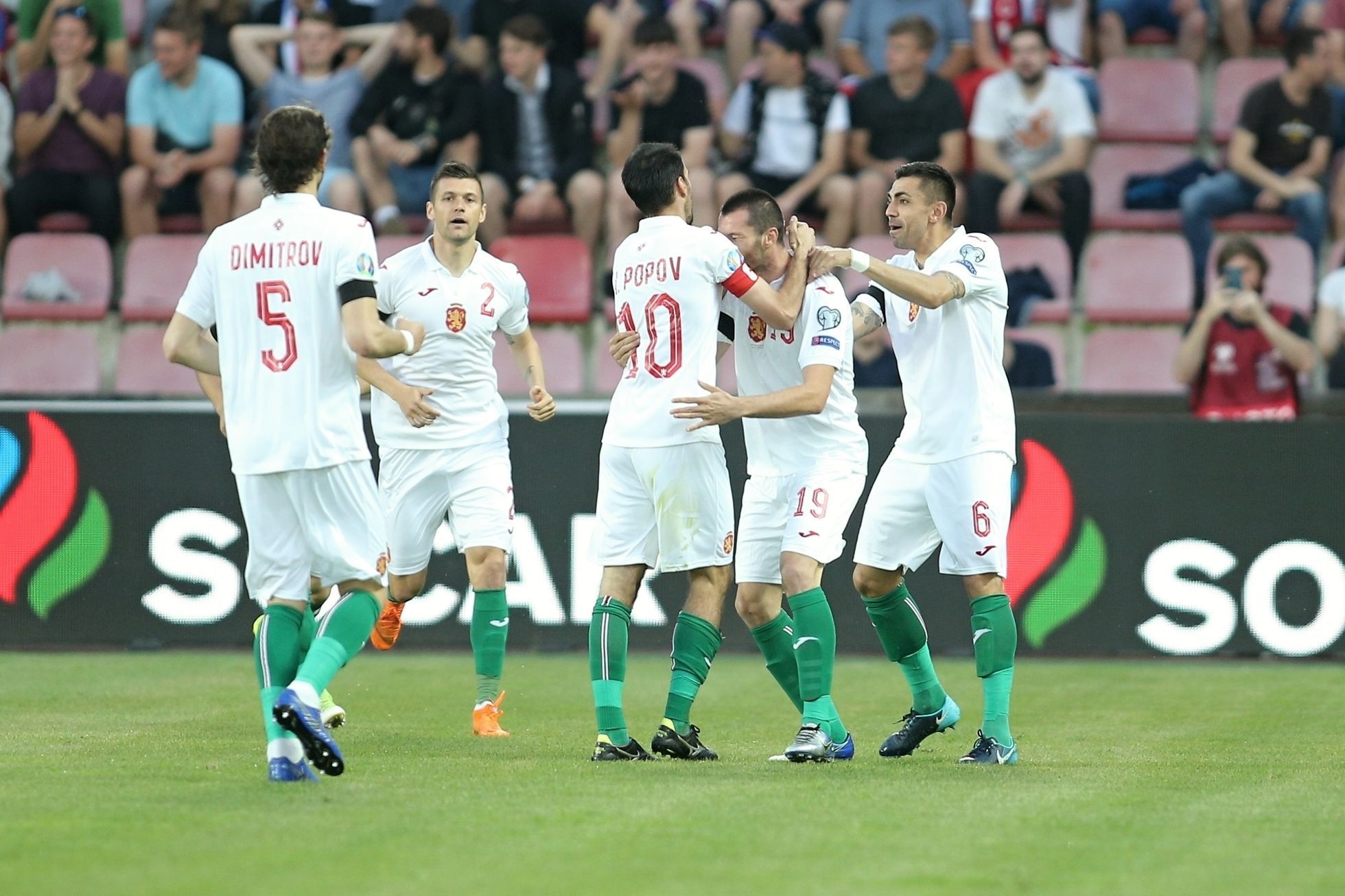 Ismail Isa slaví gól v kvalifikaci ME 2020 Česko - Bulharsko.