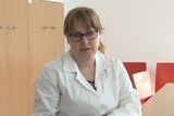 Ruth Tachezy z Přírodovědecké fakulty UK - přední česká viroložka, která v posledních týdnech velmi obětavě a bez finanční podpory vyvíjí nové metody pro testování SARS-CoV-2.