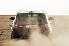 510 koní v poušti: Range Rover má nový rekord