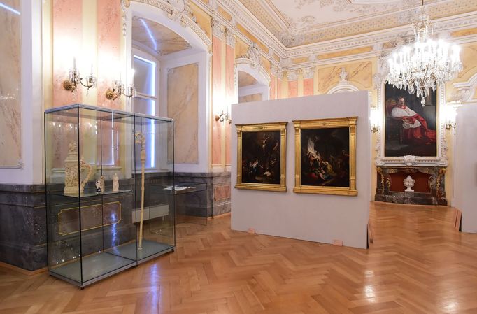 Snímek z výstavy K oslavě a potěše.