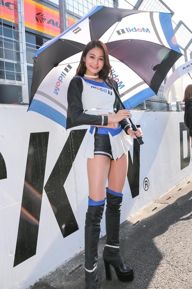 Závodní královny  z japonského šampionátu sportovních vozů Super GT