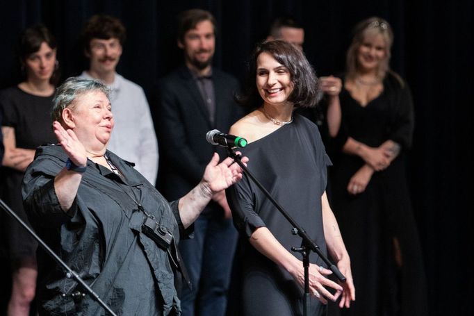 Fotografka Libuše Jarcovjáková a režisérka Klára Tasovská na karlovarském festivalu.