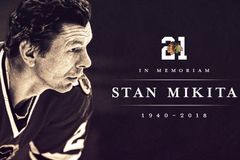 Rekordy i legendární zahnutá hůl. NHL truchlí za slovenského rodáka Mikitu