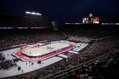 Skoro sto tisíc fanoušků na hokeji. Zápas viděla druhá nejvyšší návštěva historie NHL