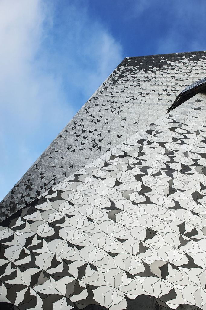 Budova Philharmonie de Paris, foceno před pandemií.