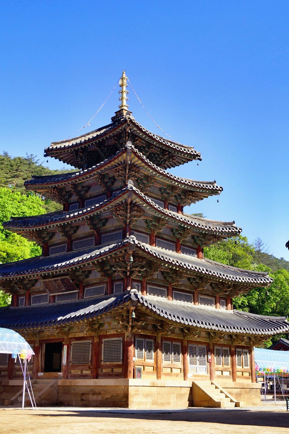 Buddhist mountain monasteries