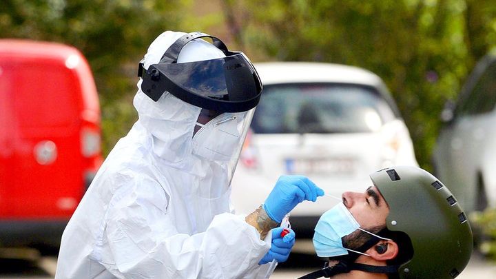 Druhý nejvyšší nárůst od počátku epiedmie. Česku za den přibylo téměř 500 nakažených