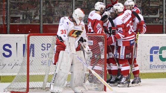 V Edenu začali hokejisté Slavie další stupínek v boji o návrat do extraligy. V úvodním zápase čtvrtfinále play off první ligy přehráli Prostějov 5:2.